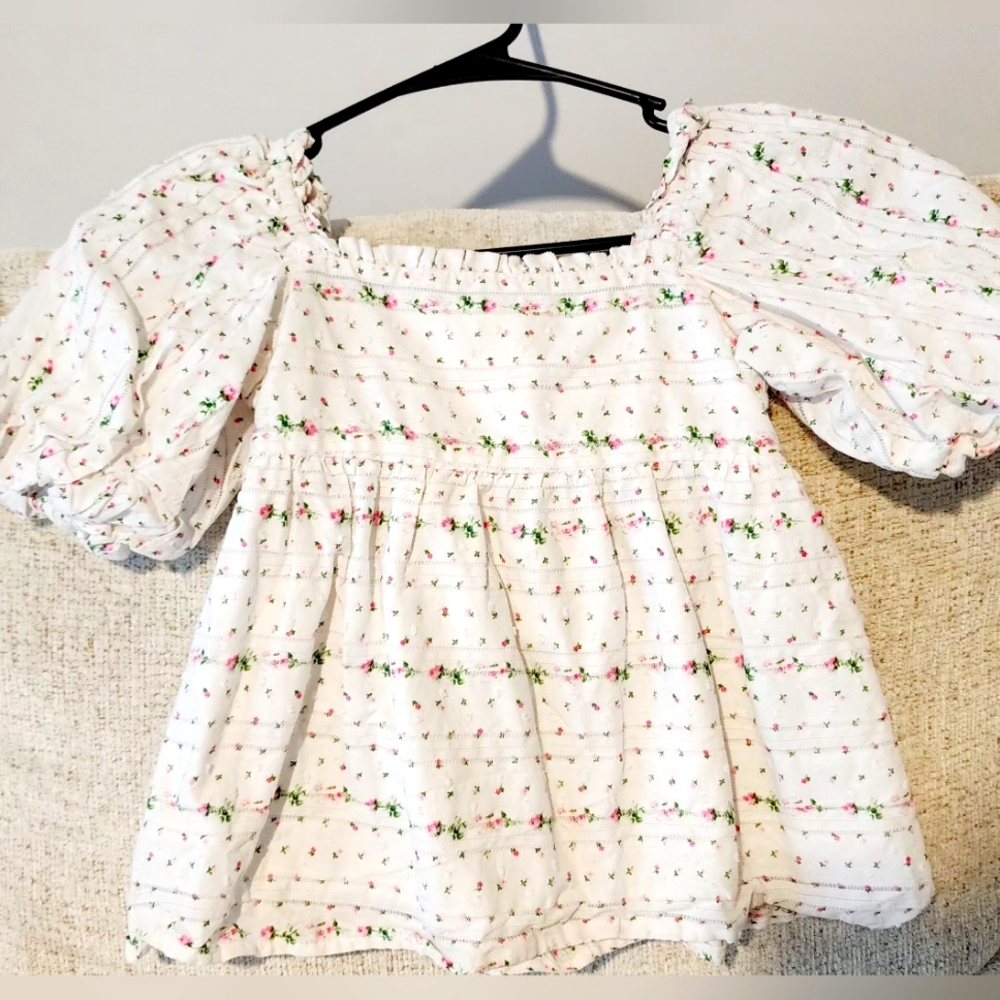Floral Swiss Dot Bubble Sleeve Top
